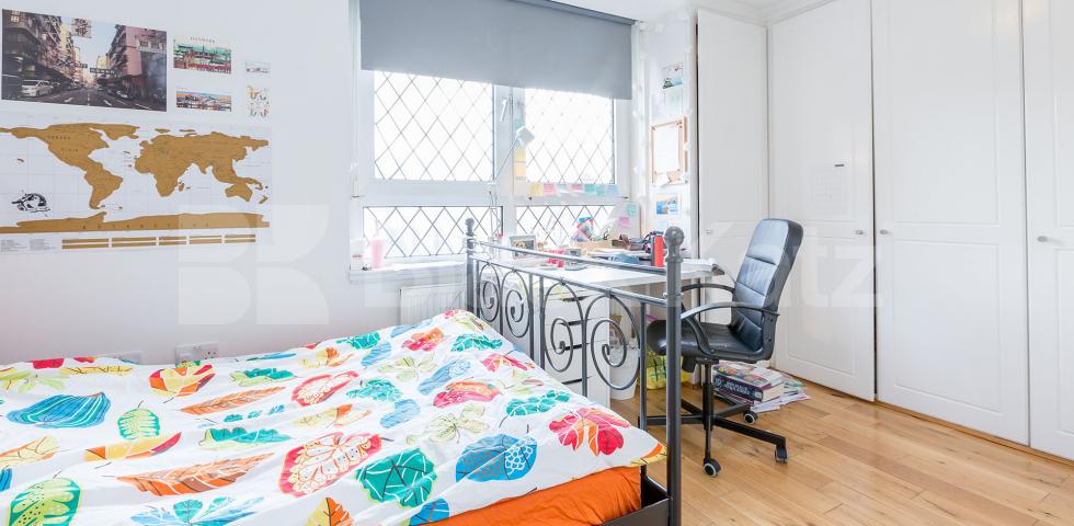 			3 Bedroom, 1 bath, 1 reception Flat			 Oakley Square, Camden
